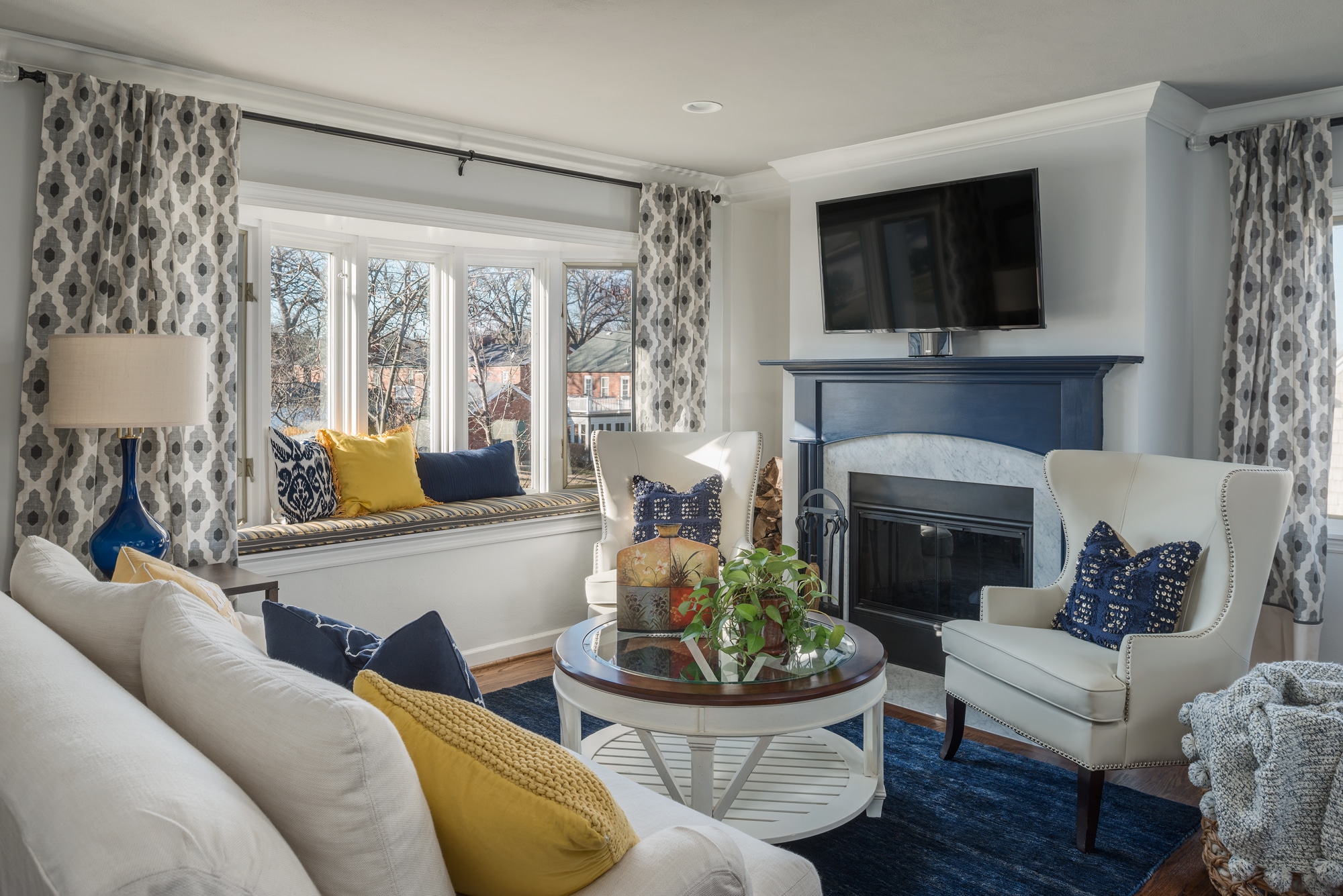 Transitional interior design in Webster Groves by S&K Interiors